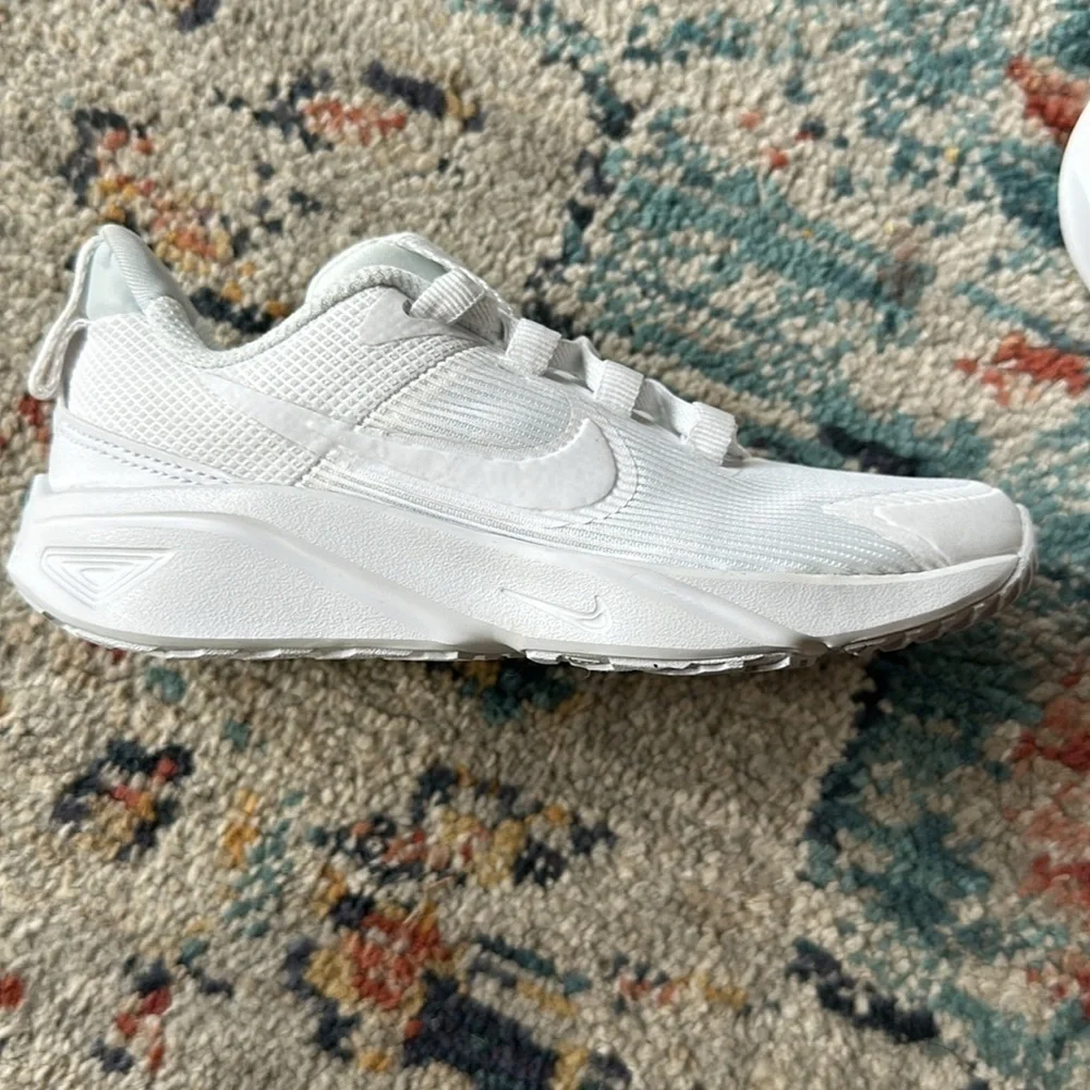 (Grade School) Nike Star Runner 4 'Triple White' DX7615-100 size 12 youth no box